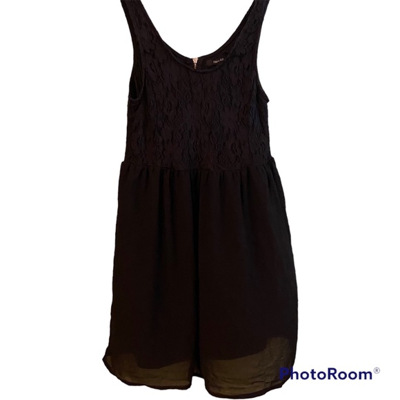 Lot of 4 Junior Dresses For Girls - Picture 2 of 15